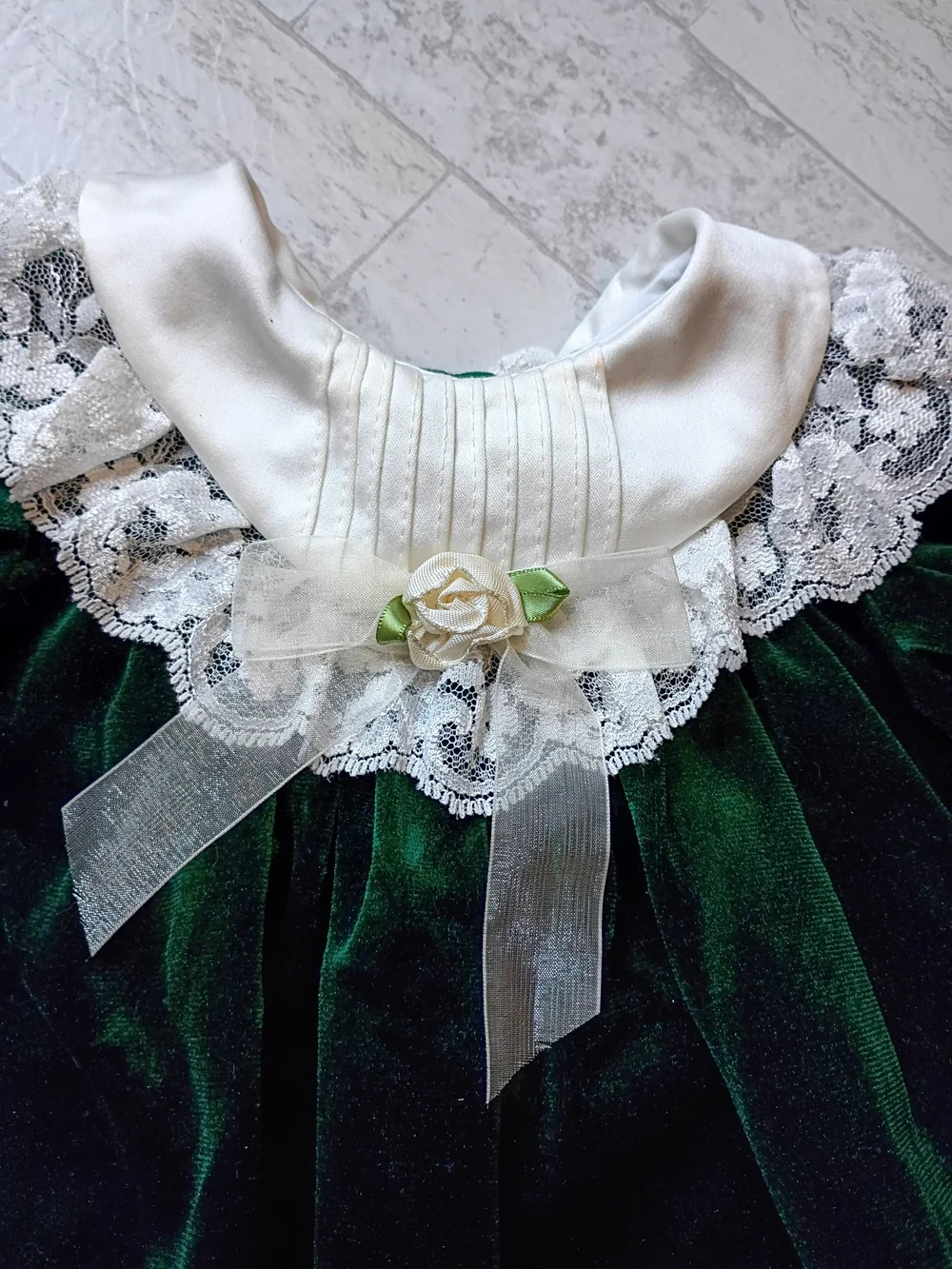 Vintage baby girls outfit 3 months green velour & lace